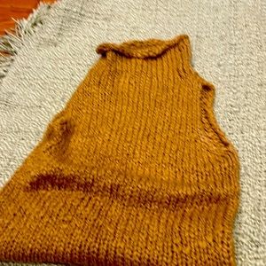 Sleeveless turtleneck sweater knit